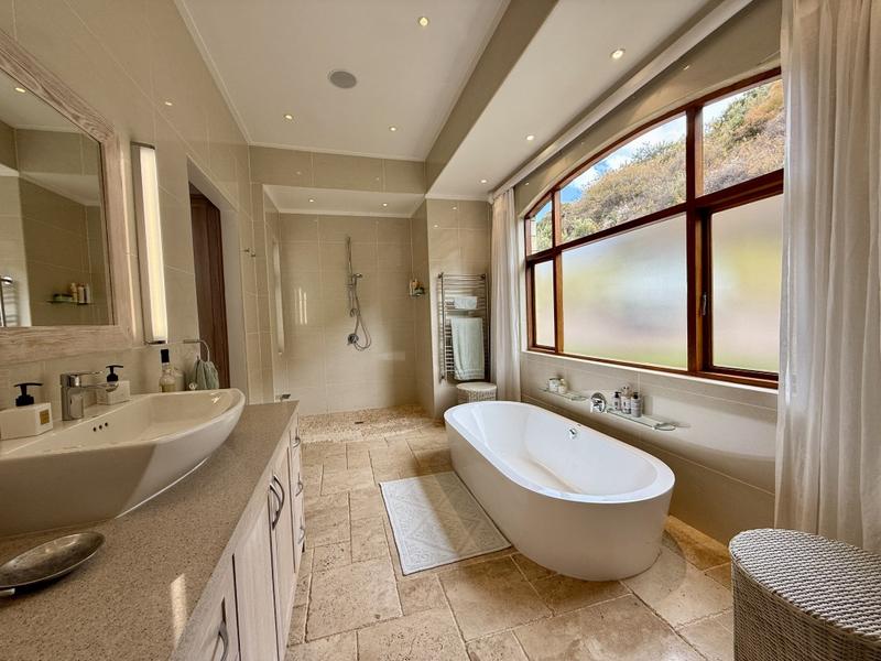 5 Bedroom Property for Sale in Clarens Free State